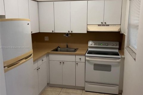 Copropriété à louer à Oakland Park, Floride: 2 chambres, 246.01 m2 № 1868747 - photo 5