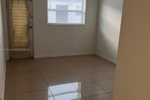 Copropriété à louer à Oakland Park, Floride: 2 chambres, 246.01 m2 № 1868747 - photo 13