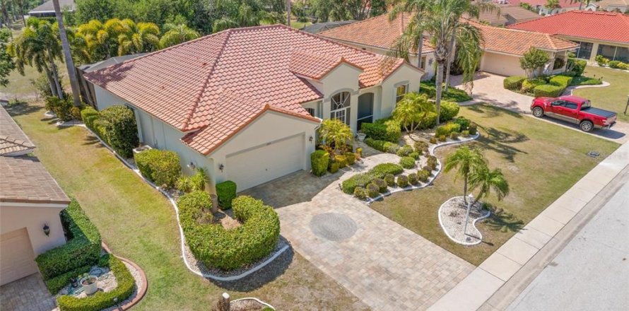House in Sun City Center, Florida 3 bedrooms, 193.14 sq.m. № 2199567