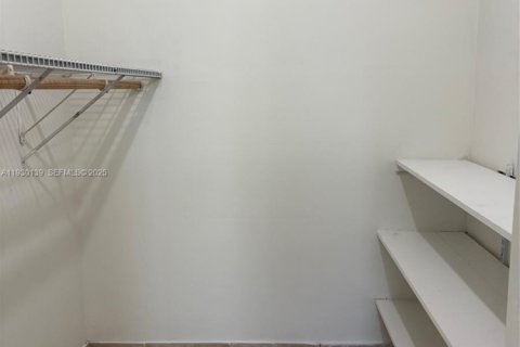 Снять в аренду квартиру в Хайалиа, Флорида 2 спальни, 106.28м2, № 1988671 - фото 5