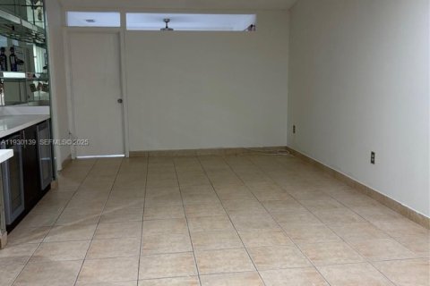 Снять в аренду квартиру в Хайалиа, Флорида 2 спальни, 106.28м2, № 1988671 - фото 12