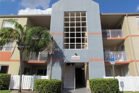 Снять в аренду квартиру в Хайалиа, Флорида 2 спальни, 106.28м2, № 1988671 - фото 1