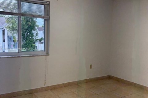 Снять в аренду квартиру в Хайалиа, Флорида 2 спальни, 106.28м2, № 1988671 - фото 3