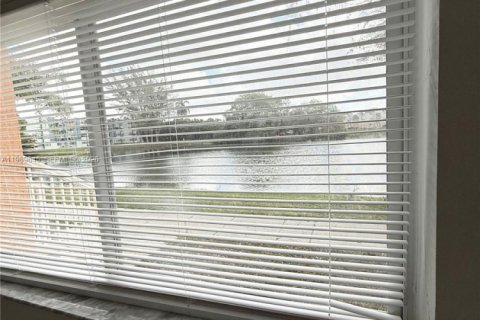 Copropriété à vendre à Hollywood, Floride: 2 chambres, 69.58 m2 № 2051672 - photo 11