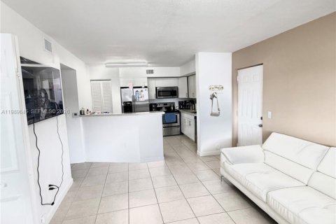 Copropriété à vendre à Hollywood, Floride: 2 chambres, 69.58 m2 № 2051672 - photo 4