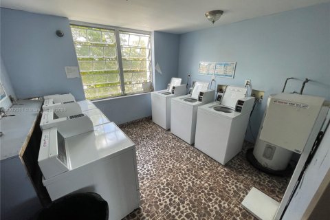 Condominio en alquiler en North Miami, Florida, 2 dormitorios, 95.22 m2 № 1975943 - foto 21