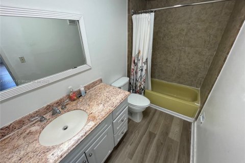 Condominio en alquiler en North Miami, Florida, 2 dormitorios, 95.22 m2 № 1975943 - foto 19