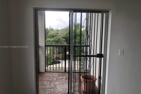 Condominio en alquiler en North Miami, Florida, 2 dormitorios, 95.22 m2 № 1975943 - foto 8
