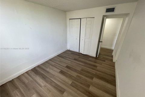 Condominio en alquiler en North Miami, Florida, 2 dormitorios, 95.22 m2 № 1975943 - foto 17