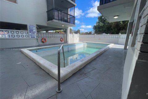 Condominio en alquiler en North Miami, Florida, 2 dormitorios, 95.22 m2 № 1975943 - foto 22