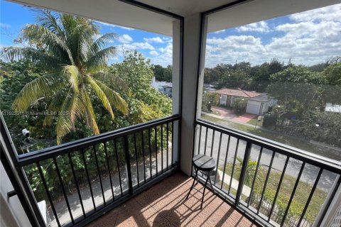 Condominio en alquiler en North Miami, Florida, 2 dormitorios, 95.22 m2 № 1975943 - foto 9