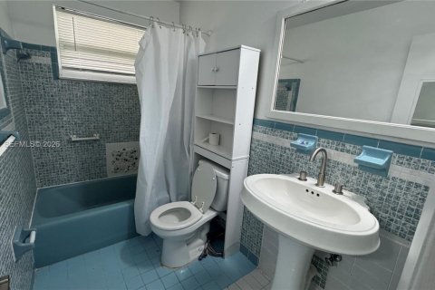 Casa en alquiler en Miami, Florida, 2 dormitorios, 239.87 m2 № 1998538 - foto 10