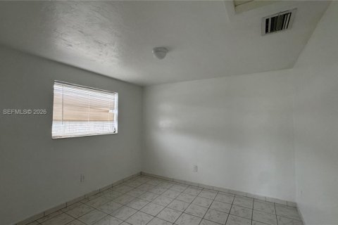 Casa en alquiler en Miami, Florida, 2 dormitorios, 239.87 m2 № 1998538 - foto 8