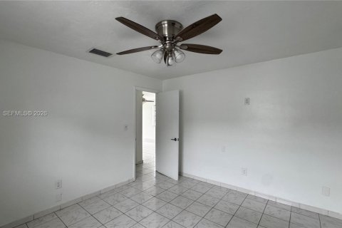 Casa en alquiler en Miami, Florida, 2 dormitorios, 239.87 m2 № 1998538 - foto 11