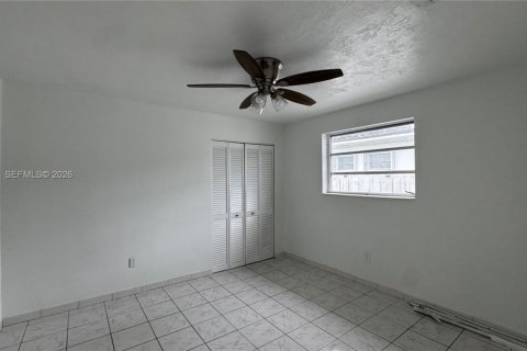 Casa en alquiler en Miami, Florida, 2 dormitorios, 239.87 m2 № 1998538 - foto 12