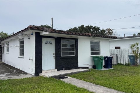 Casa en alquiler en Miami, Florida, 2 dormitorios, 239.87 m2 № 1998538 - foto 2