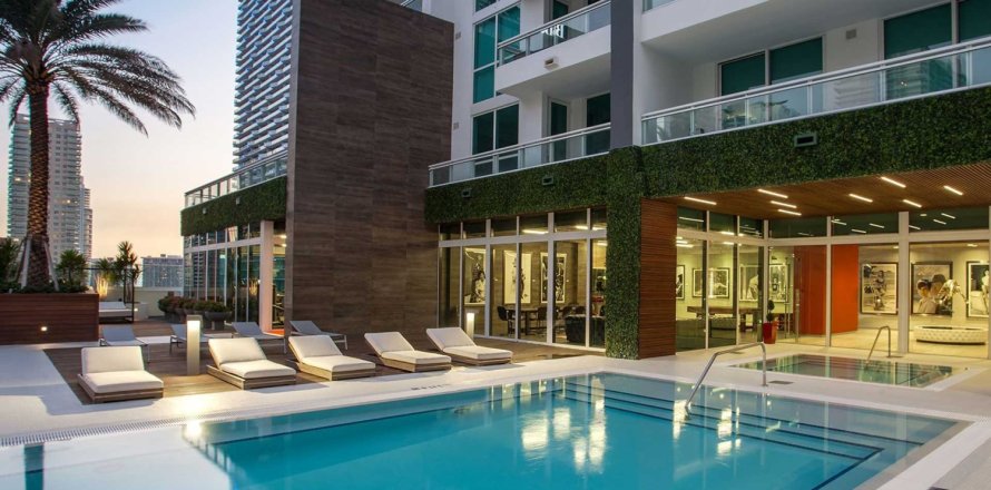 Apartment in THE BOND AT BRICKELL in Miami, Florida 3 bedrooms, 148 sq.m. № 63542