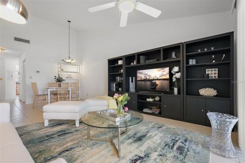 Купить кондоминиум в Сент-Питерсберг, Флорида 6 комнат, 99.41м2, № 1629668 - фото 15