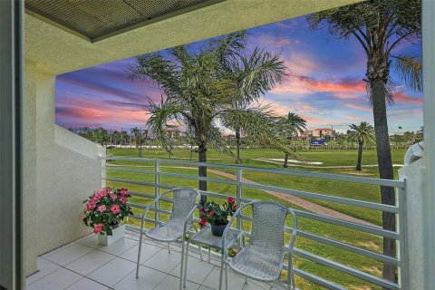 Купить кондоминиум в Сент-Питерсберг, Флорида 6 комнат, 99.41м2, № 1629668 - фото 3