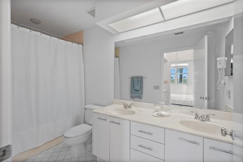 Купить кондоминиум в Сент-Питерсберг, Флорида 6 комнат, 99.41м2, № 1629668 - фото 17