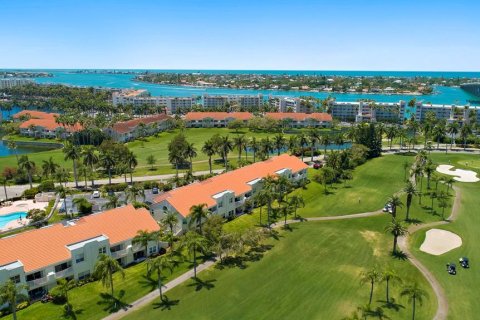 Купить кондоминиум в Сент-Питерсберг, Флорида 6 комнат, 99.41м2, № 1629668 - фото 1