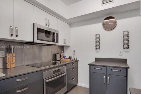 Condo in Miami Beach, Florida, 2 bedrooms № 2088115 - photo 4