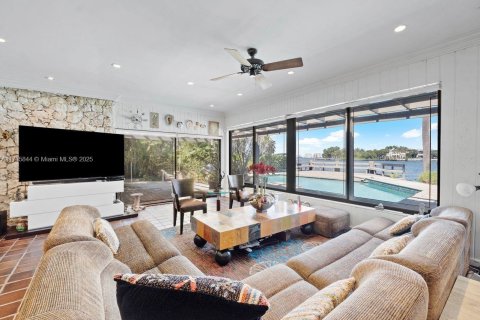 House in Miami Beach, Florida 4 bedrooms, 339.09 sq.m. № 1962194 - photo 30