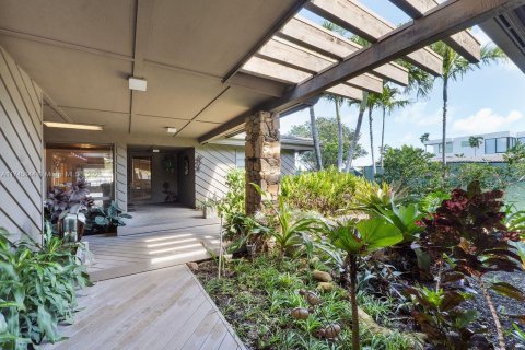 House in Miami Beach, Florida 4 bedrooms, 339.09 sq.m. № 1962194 - photo 6