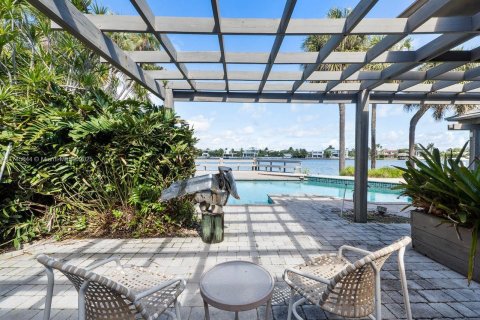 House in Miami Beach, Florida 4 bedrooms, 339.09 sq.m. № 1962194 - photo 15