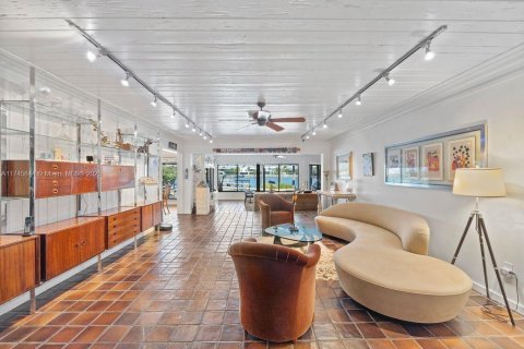 House in Miami Beach, Florida 4 bedrooms, 339.09 sq.m. № 1962194 - photo 24