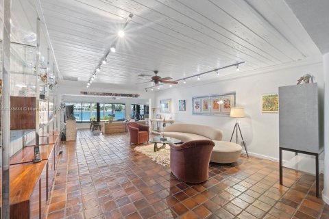 House in Miami Beach, Florida 4 bedrooms, 339.09 sq.m. № 1962194 - photo 23