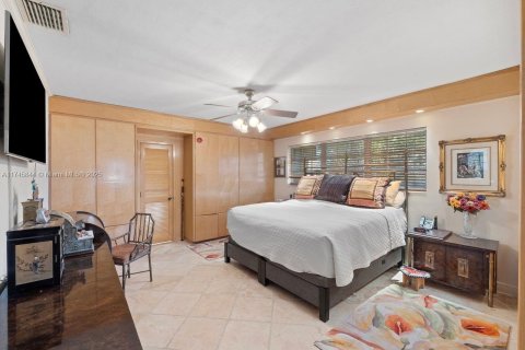 House in Miami Beach, Florida 4 bedrooms, 339.09 sq.m. № 1962194 - photo 21