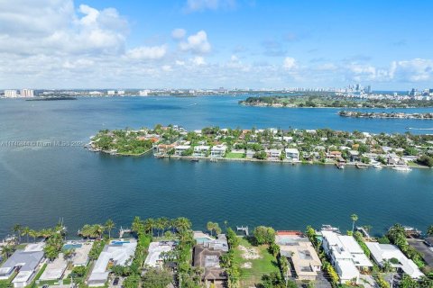 House in Miami Beach, Florida 4 bedrooms, 339.09 sq.m. № 1962194 - photo 7