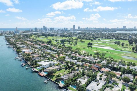 House in Miami Beach, Florida 4 bedrooms, 339.09 sq.m. № 1962194 - photo 9