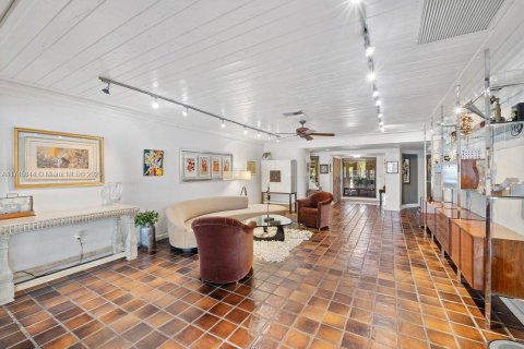 House in Miami Beach, Florida 4 bedrooms, 339.09 sq.m. № 1962194 - photo 25