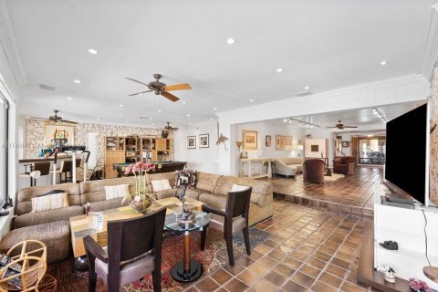 House in Miami Beach, Florida 4 bedrooms, 339.09 sq.m. № 1962194 - photo 27