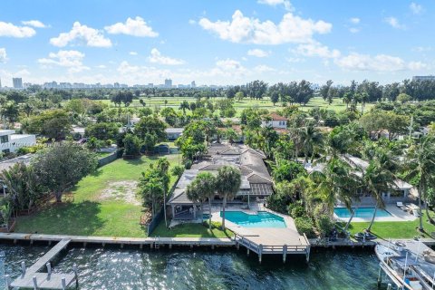 House in Miami Beach, Florida 4 bedrooms, 339.09 sq.m. № 1962194