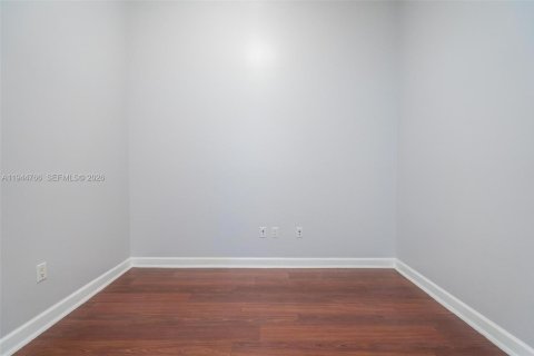 Condo in Miami, Florida, 2 bedrooms № 2002693 - photo 25