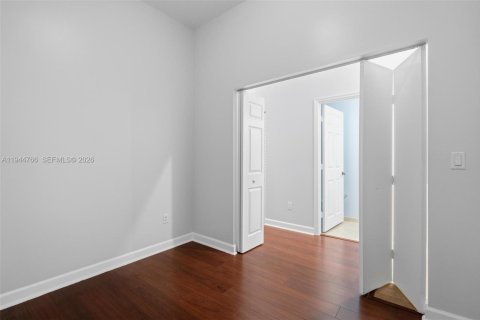 Condo in Miami, Florida, 2 bedrooms № 2002693 - photo 27