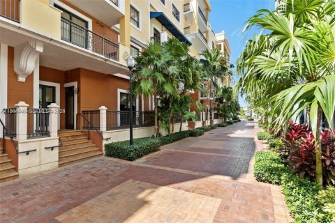 Condo in Miami, Florida, 1 bedroom  № 2002693 - photo 2
