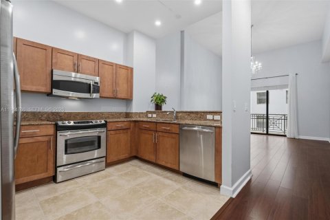 Condo in Miami, Florida, 2 bedrooms № 2002693 - photo 19