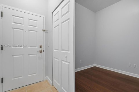 Condo in Miami, Florida, 2 bedrooms № 2002693 - photo 29