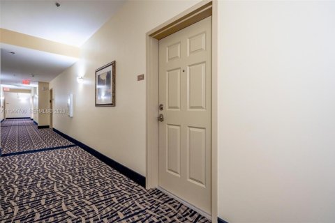 Condo in Miami, Florida, 2 bedrooms № 2002693 - photo 8