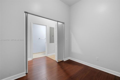 Condo in Miami, Florida, 2 bedrooms № 2002693 - photo 26