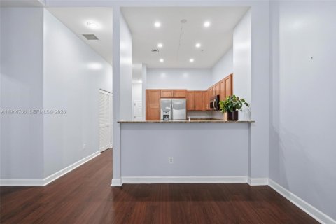 Condo in Miami, Florida, 2 bedrooms № 2002693 - photo 17