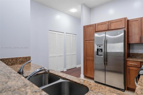 Condo in Miami, Florida, 2 bedrooms № 2002693 - photo 23
