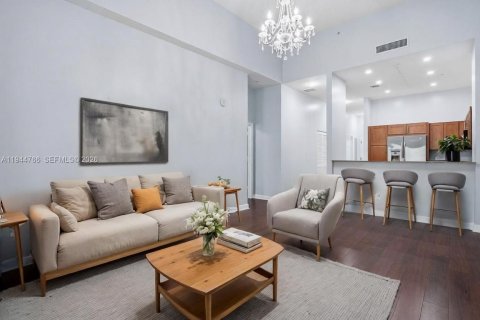 Condo in Miami, Florida, 2 bedrooms № 2002693 - photo 14