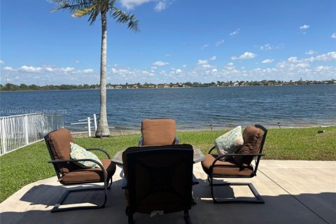 Casa en venta en Pembroke Pines, Florida, 4 dormitorios, 234.11 m2 № 1832448 - foto 18