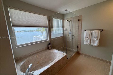 Casa en venta en Pembroke Pines, Florida, 4 dormitorios, 234.11 m2 № 1832448 - foto 2