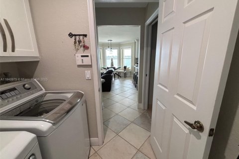 Casa en venta en Pembroke Pines, Florida, 4 dormitorios, 234.11 m2 № 1832448 - foto 24